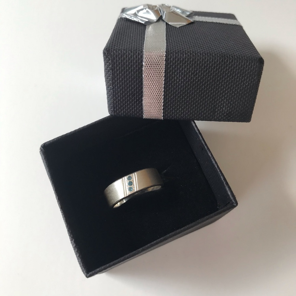 NWOT  Sterling silver ring size 9